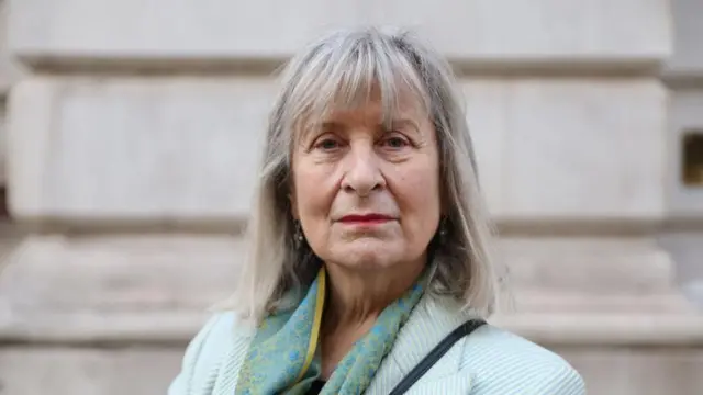 قالت المحامية البريطانية هيلينا كينيدي إن تاريخ الاضطهاد لا يمنح إسرائيل ترخيصًا للقيام بما تفعله في غزة.
