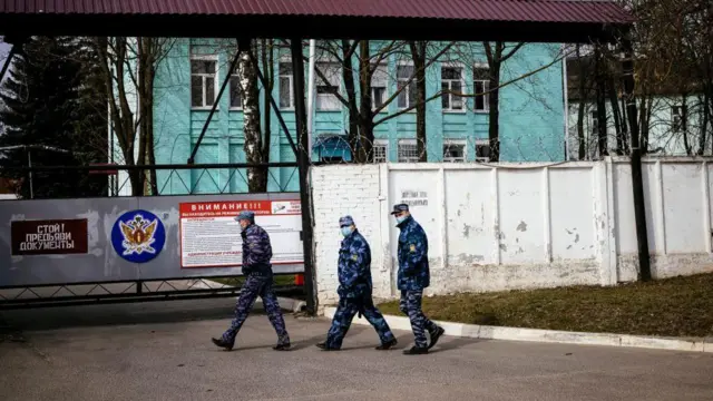 La prisión IK-3 por fuera