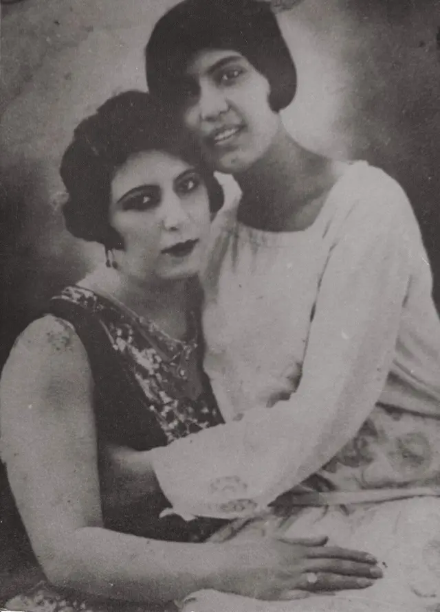 بانو پروین و قمر