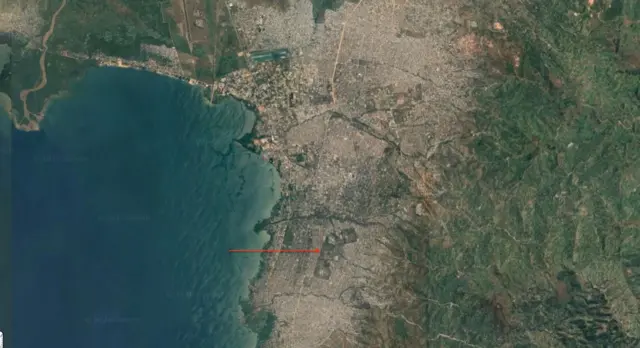 Umurongo utukura ku ikarata y'igisagara ca Bujumbura urerekana agace ubu karimwo amakambi y'igisirikare kera kahoze kari hanze y'igisagara