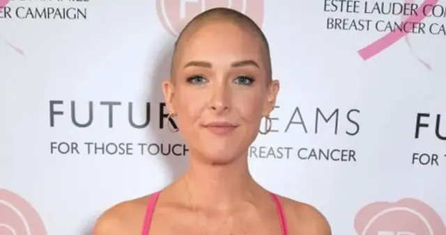 Nicky Newman, Nicknacklou hesabında paylaşımlar yapıyordu