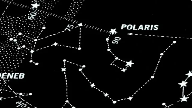 یک نقشه از رد ستارگان در آسمان، با زمینه سیاه و نقاط و خط‌چین‌های سفید