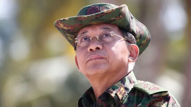 မြန်မာစစ်ခေါင်းဆောင် ဗိုလ်ချုပ်မှူးကြီးမင်း‌အောင်လှိုင်