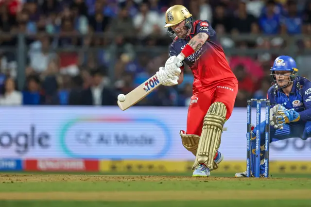 இந்த ஐபிஎல் சீசனில் தன்னுடைய முதல் அரைசதத்தை அடித்தார் ஃபில் சால்ட்