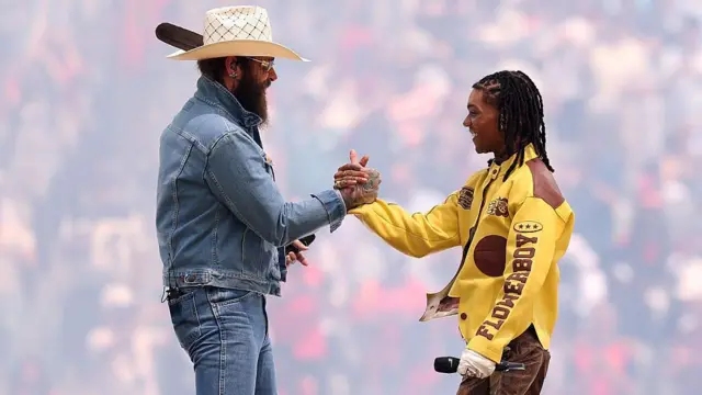 Post Malone ve Swae Lee, İspanya ve Arjantin arasındaki 2026 FIFA Dünya Kupası final maçı öncesindeki kapanış töreninde performans sergiledi.