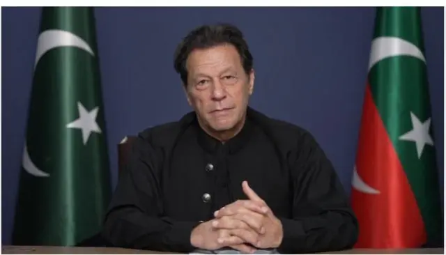সাবেক প্রধানমন্ত্রী ইমরান খানকে ২০২৪ সালের নির্বাচনে অংশ নেয়ার ব্যাপারে নিষেধাজ্ঞা দেয়া হয়েছে।