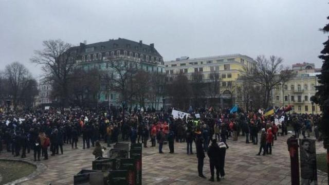 У січні-лютому 2018 року біля каплиці УПЦ МП проходили акції з вимогою демонтувати її