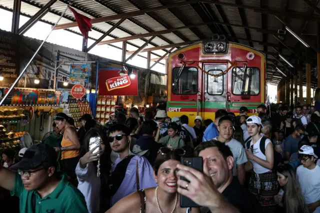 นักท่องเที่ยวต่างชาติ