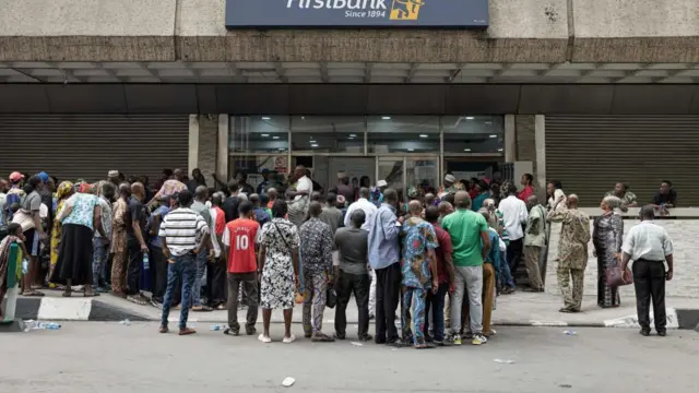 Pipo queue for bank for Lagos for February 2023 due to scarcity of cash