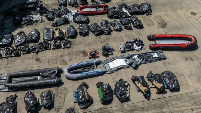 Много лодок и других вещей