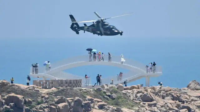 Çin helikopteri Pingtan Adası üzerinde