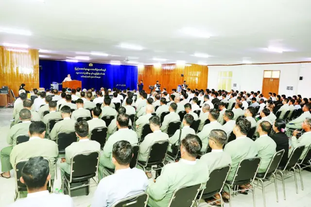 သြဂုတ် ၂၁ ရက်က နေပြည်တော်၊ ပြည်ထောင်စုရွေးကောက်ပွဲကော်မရှင်ရုံးမှာ ပြုလုပ်တဲ့ ရွေးကောက်ပွဲဆိုင်ရာ စွမ်းရည်မြှင့်သင်တန်း သင်တန်းဆင်းပွဲ