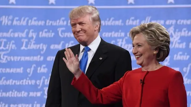 হিলারি ক্লিনটনের সঙ্গে ডোনাল্ড ট্রাম্প। 