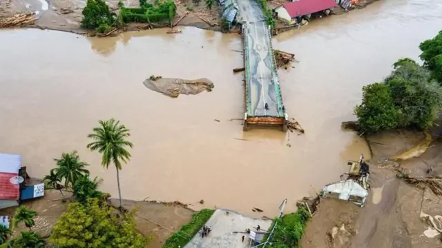 दितवा चक्रीवादळामुळे निर्माण झालेली पूरस्थिती