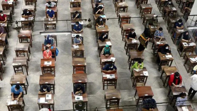 শিক্র্থীদের আশঙ্কা, বেসরকারি বিশ্ববিদ্যালয়ের উপর আরোপিত আয়করের টাকা তাদের কাছ থেকেই নেয়া হবে