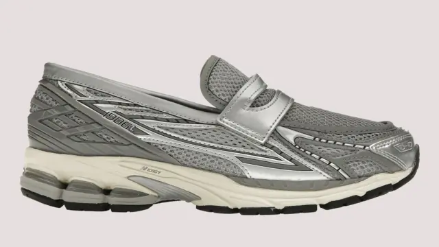 Снофери New Balance сірого кольору