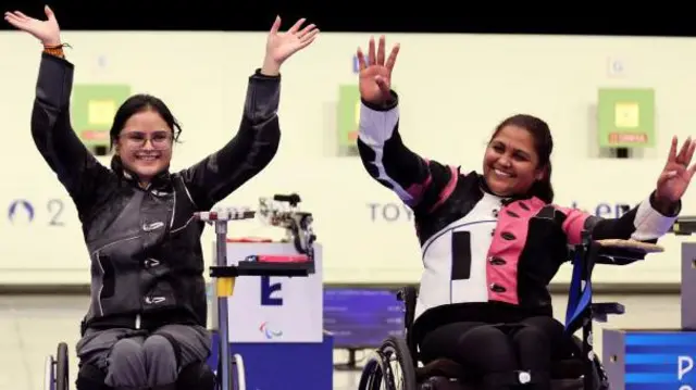 அவ்னி லேகரா மற்றும் மோனா அகர்வால்