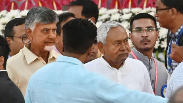 ஆந்திராவிற்கும் பிஹாருக்கும் அறிவிக்கப்பட்ட திட்டங்கள் என்ன?