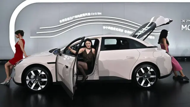 اکس‌پنگ مونا M03 در مراسمی در شهر پکن رونمایی شد