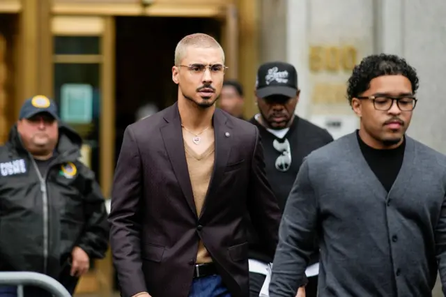 Kvinsi Braun i Džastin Kombs sinovi Šona Kombsa stižu na suđenje