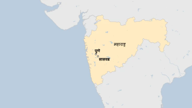 पुणे जिल्ह्यात सासवडच्या माळरानांवर लांडग्यांचा मुक्त वावर आढळतो.