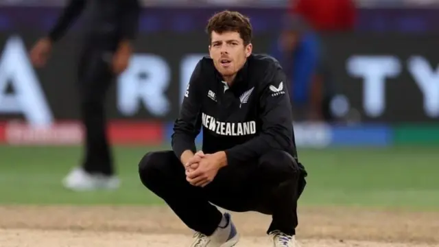 மிட்செல் சாண்ட்னர்.