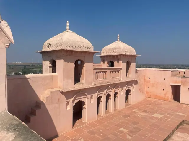 खरबुजा महल 