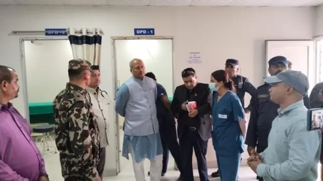 मधेश प्रदेशस्थित अस्पतालको अनुगमनमा पुगेका मुख्यमन्त्री सतिशकुमार सिंह