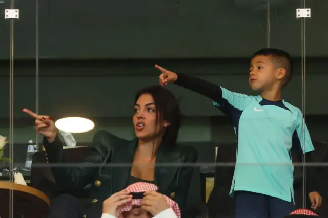 Maatew, ilma Roonaaldoo fi haadha warraa isaa Joorjiinaa