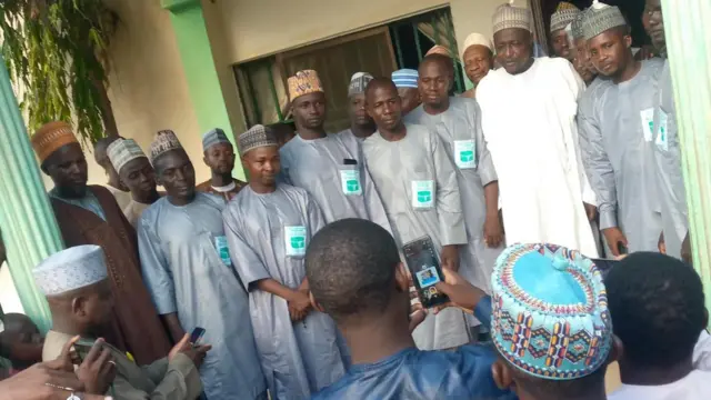 Pilgrims for Sarkin Gobir palace