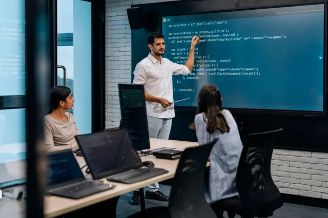 બીબીસી ગુજરાતી ટીસીએસ સોફ્ટવેર આઈટી ઈન્ડસ્ટ્રી છટણી એન્જિનિયર આર્ટિફિશિયલ ઈન્ટેલિજન્સ