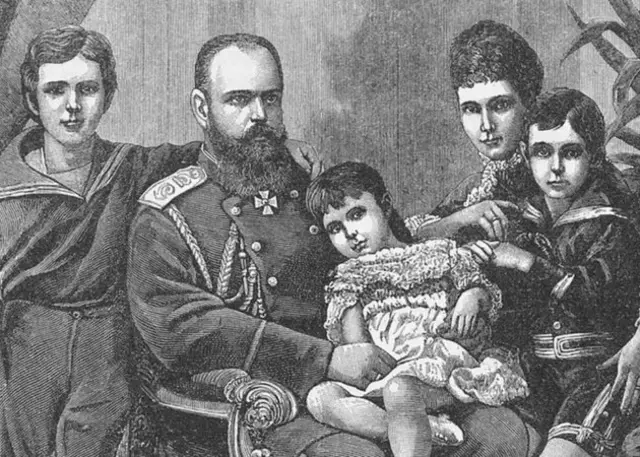 Le tsar Alexandre III avec l'impératrice Maria Feodorovna et ses filles