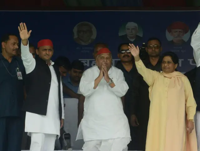 मुलायम के साथ मायावती