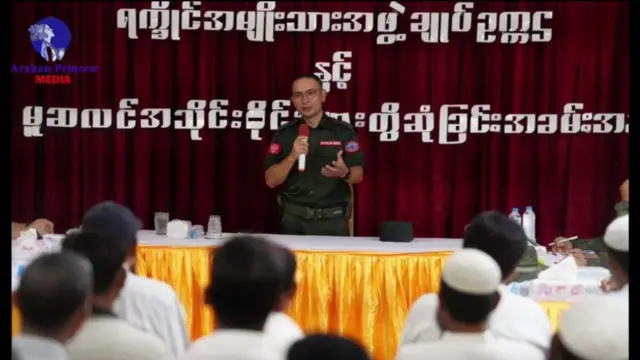 အေအေခေါင်းဆောင် ဗိုလ်ချုပ်ထွန်းမြတ်နိုင် နဲ့ မွတ်ဆလင်အသိုင်းအဝိုင်းတို့ တွေ့ဆုံခဲ့စဉ်