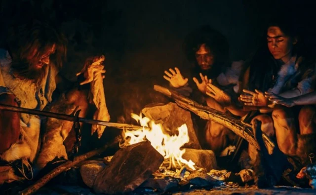 ภาพจำลองการใช้ประโยชน์จากไฟของบรรพบุรุษมนุษย์