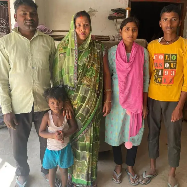 अपने परिवार के साथ अजीत सिंह