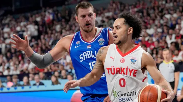 Nikola Jokić i Šejn Larkin 