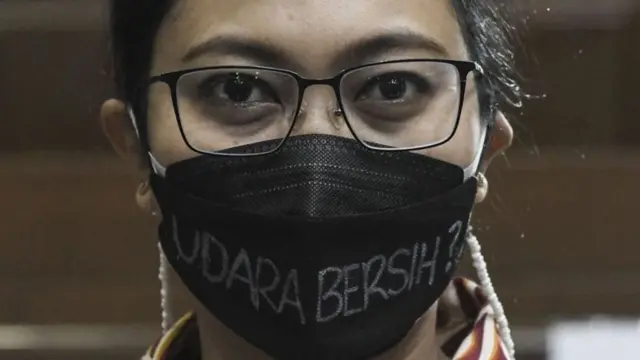 Warga menuntut pemerintah menjalankan putusan pengadilan soal polusi di Jakarta.