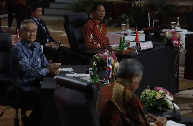 นายดอน ร่วมการประชุมรัฐมนตรีว่าการกระทรวงการต่างประเทศกลุ่มประเทศอาเซียนอย่างไม่เป็นทางการ ที่กรุงจาการ์ตา ของอินโดนีเซียเมื่อเดือน ก.พ. ที่ผ่านมา