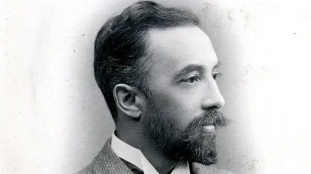 স্যার হার্লি ডালরিম্পল-হে পশ্চিমবঙ্গের বীরভূম জেলায় জন্মগ্রহণ করেন।