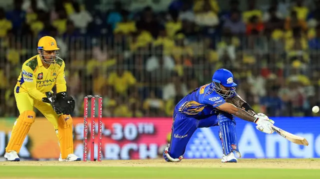 धोनी और सूर्यकुमार यादव