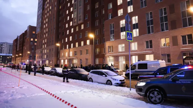 Окуя 17-декабрда Рязанский проспектиндеги көп кабаттуу үйдүн кире беришинде болду