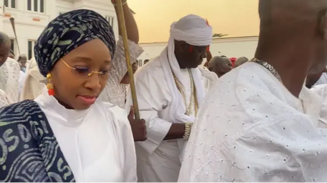 Aworan Ọọni ati ọkan ninu awọn olori rẹ