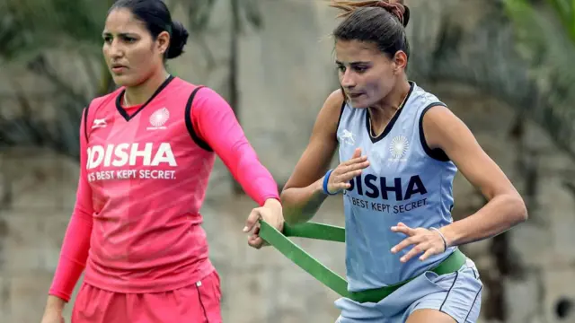 कैंप में प्रशिक्षण लेतीं भारतीय महिला खिलाड़ी.