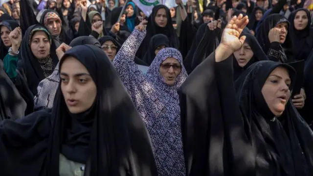 ईरानी महिलाओं ने भी इसराइल के ख़िलाफ़ नारे लगाए