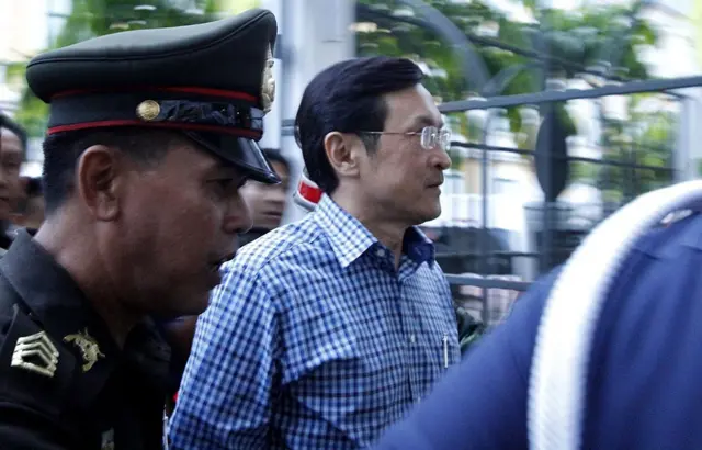 นายจาตุรนต์ ฉายแสง อดีตรัฐมนตรีว่าการกระทรวงการศึกษา ที่โดนข้อหาฝ่าฝืนคำสั่งให้ไปรายงานตัวต่อ คสช.