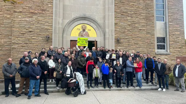 Protest dela vernika ispred Sabornog hrama Svetog Save u Klivlendu