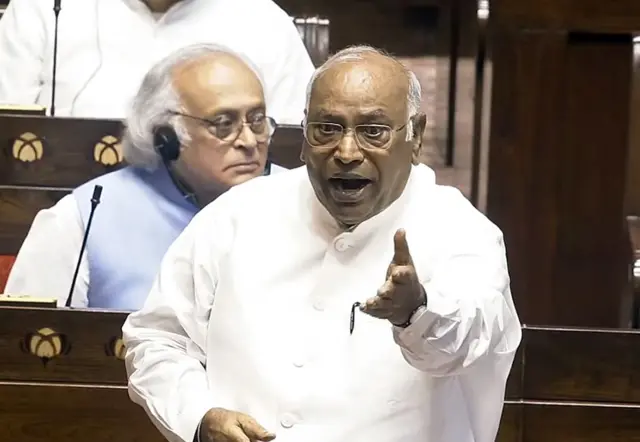 राज्यसभा में सदन की शुरुआत में कांग्रेस अध्यक्ष मल्लिकार्जुन खड़गे ने बोलना शुरू किया