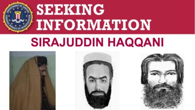 Foto y dibujos del rostro de Sirajuddin Haqqani en un cartel del FBI