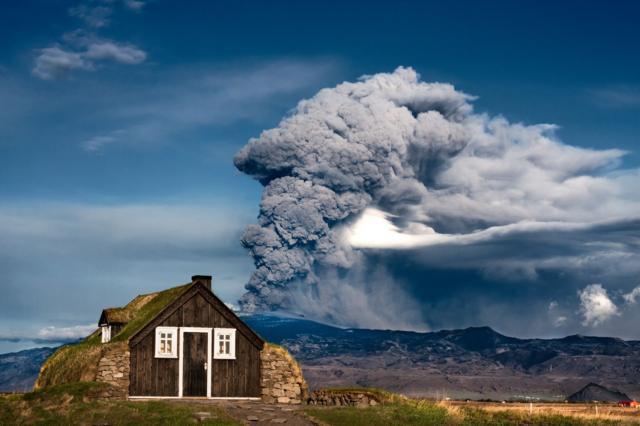 O vulcão Eyjafjallajökull em erupção